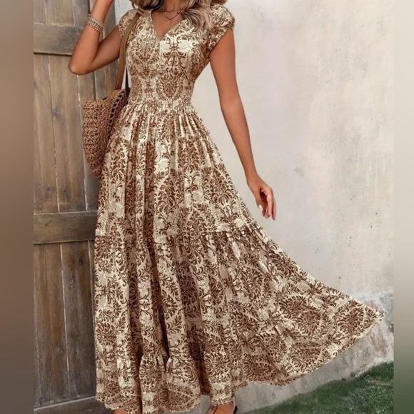 ASISOL Women's V-neck Floral Print Short Sleeved Long Skirt with Slit Size Small - Picture 2 of 7